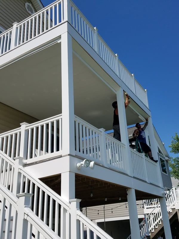 Two-Floor-Deck-with-Charleston-Railing-crop