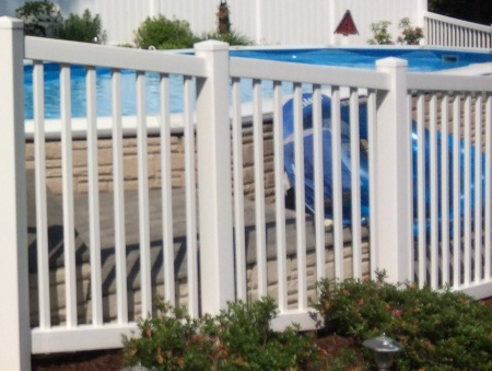 hampton-white-vinyl-picket-fence