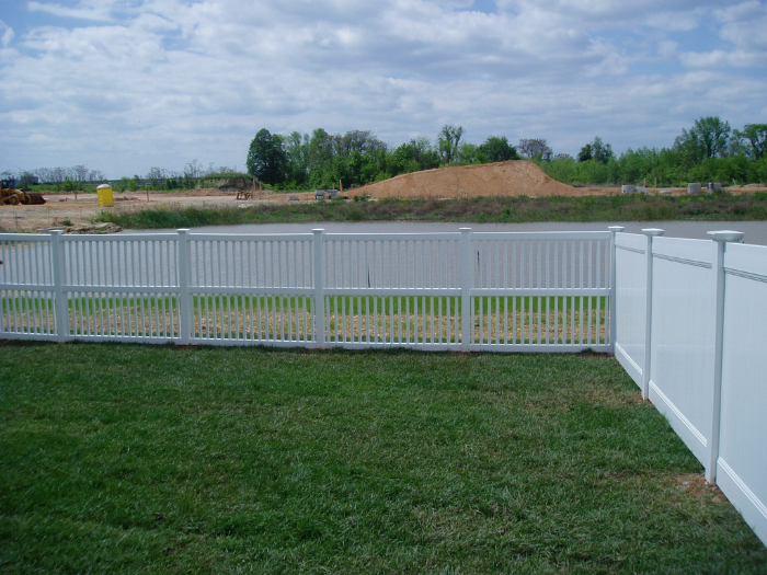 Vinyl privacy fence with double gate installation in Maryland